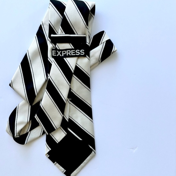 EXPRESS Two Tone Crisp Diagonal Striped Necktie Classic Wardrobe Ensemble - Picture 3 of 3